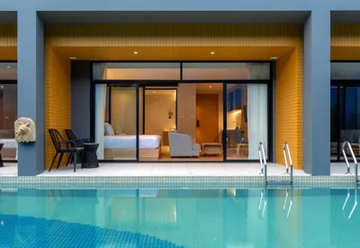 수영장 연결 디럭스 킹룸 — Wyndham Garden Naithon Phuket