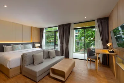 디럭스 킹룸 — Wyndham Garden Naithon Phuket