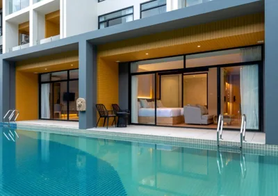 수영장 연결 디럭스 트윈룸 — Wyndham Garden Naithon Phuket